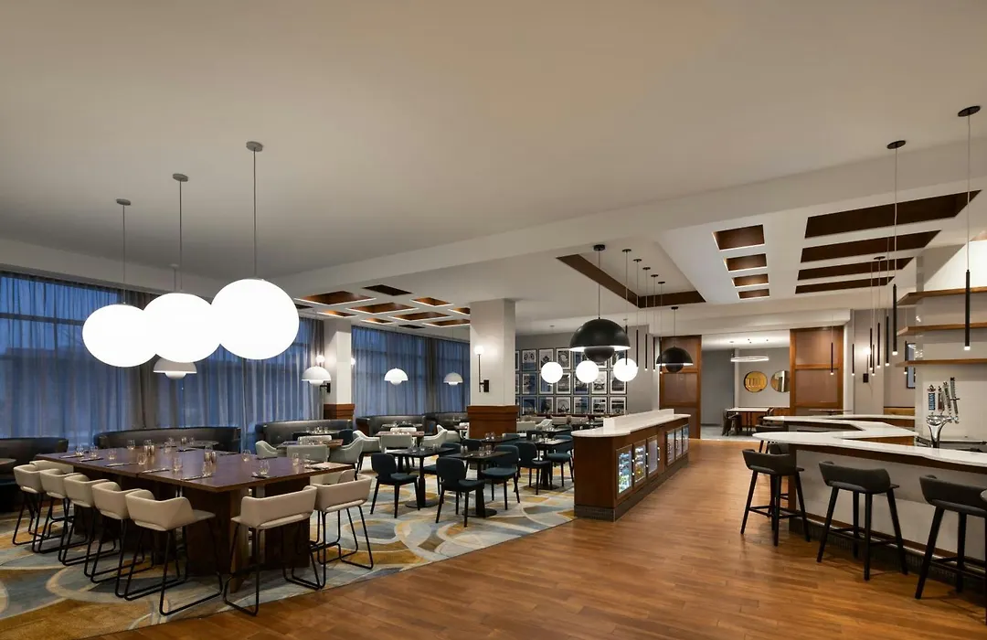Courtyard By Marriott Montreal Airport-1